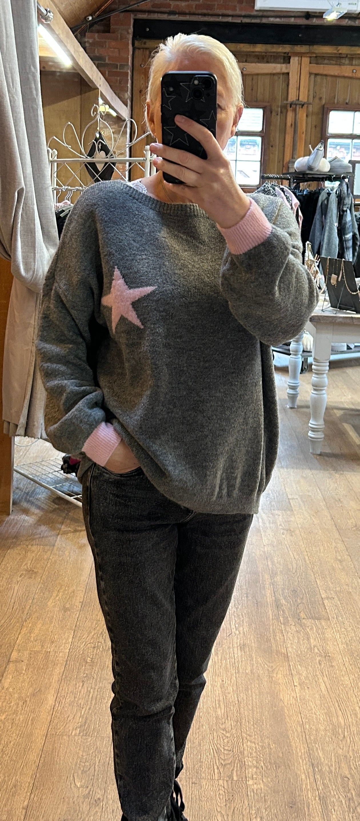 Grey knit/pink star