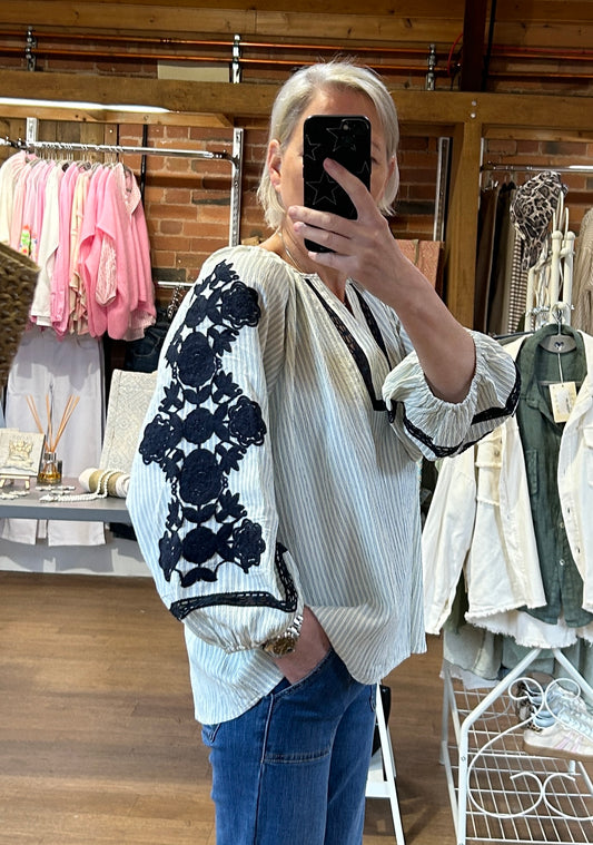 Blue stripe embroidery sleeve v neck top lrg