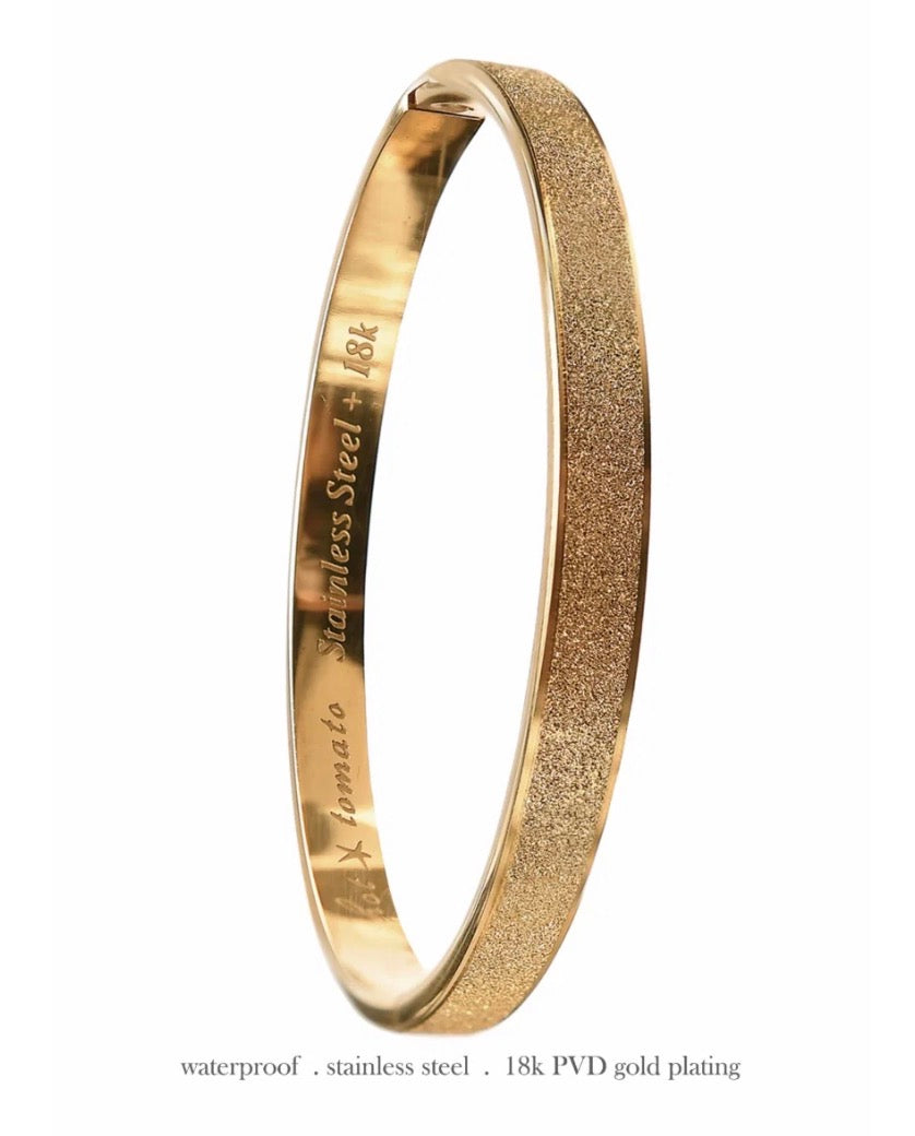 Frosted bangle gold