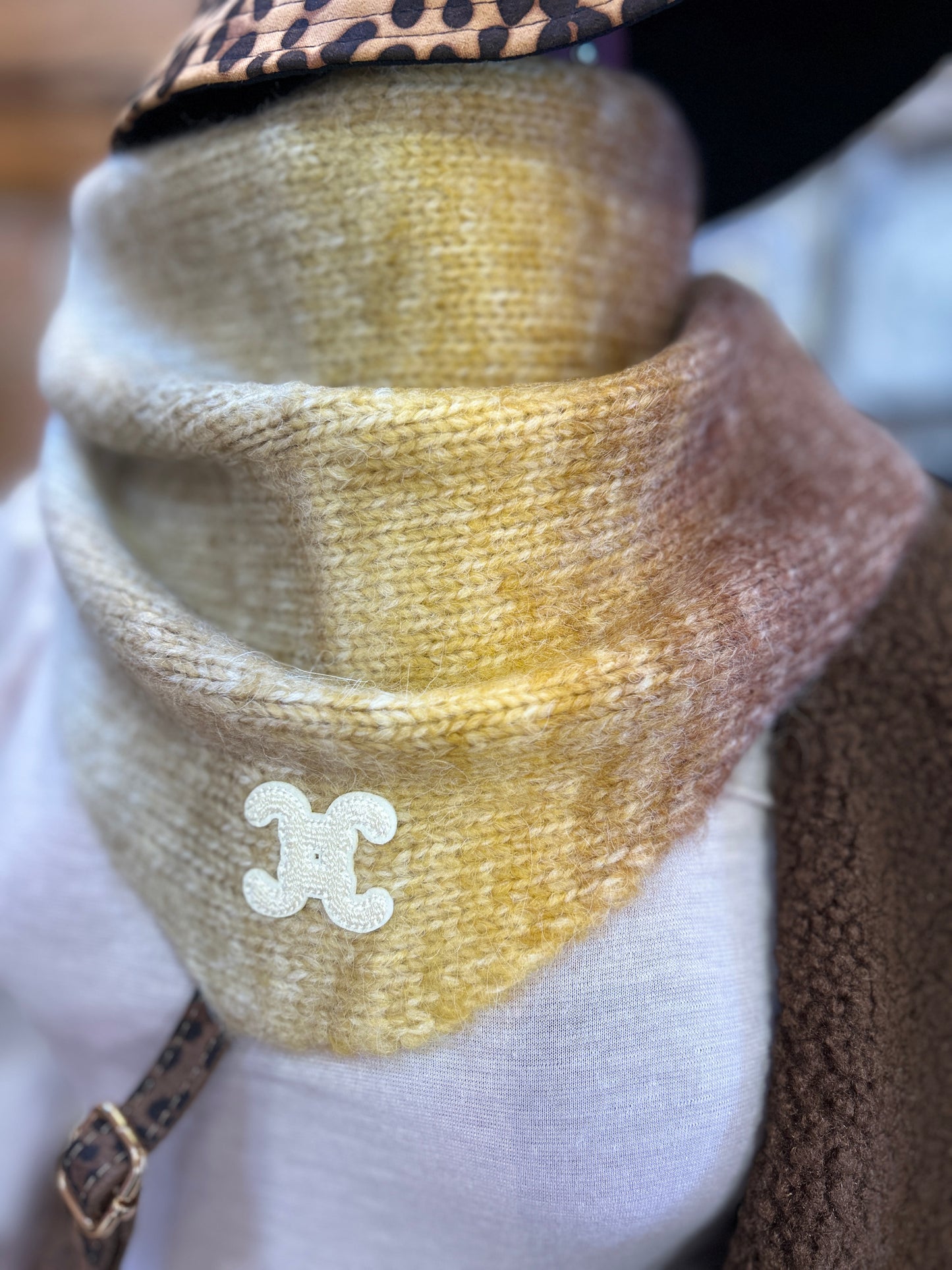 Ombre neck scarf camel